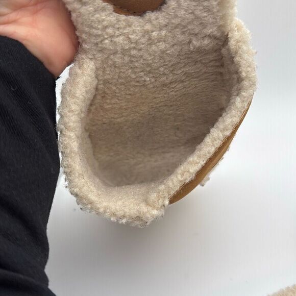 CUSHIONAIRE Women's Cozy Faux Shearling Lined Slide Sandal SIZE 8 WHISKEY PREOWN - Picture 8 of 9